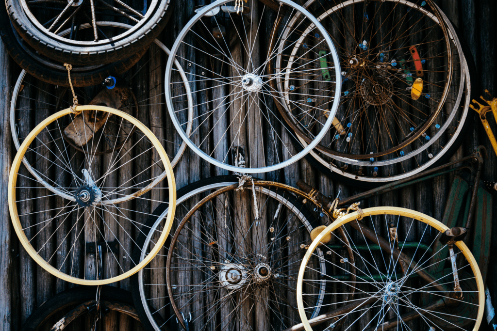 Aros de bicicleta. Foto de Samuel Ramos na Unsplash.