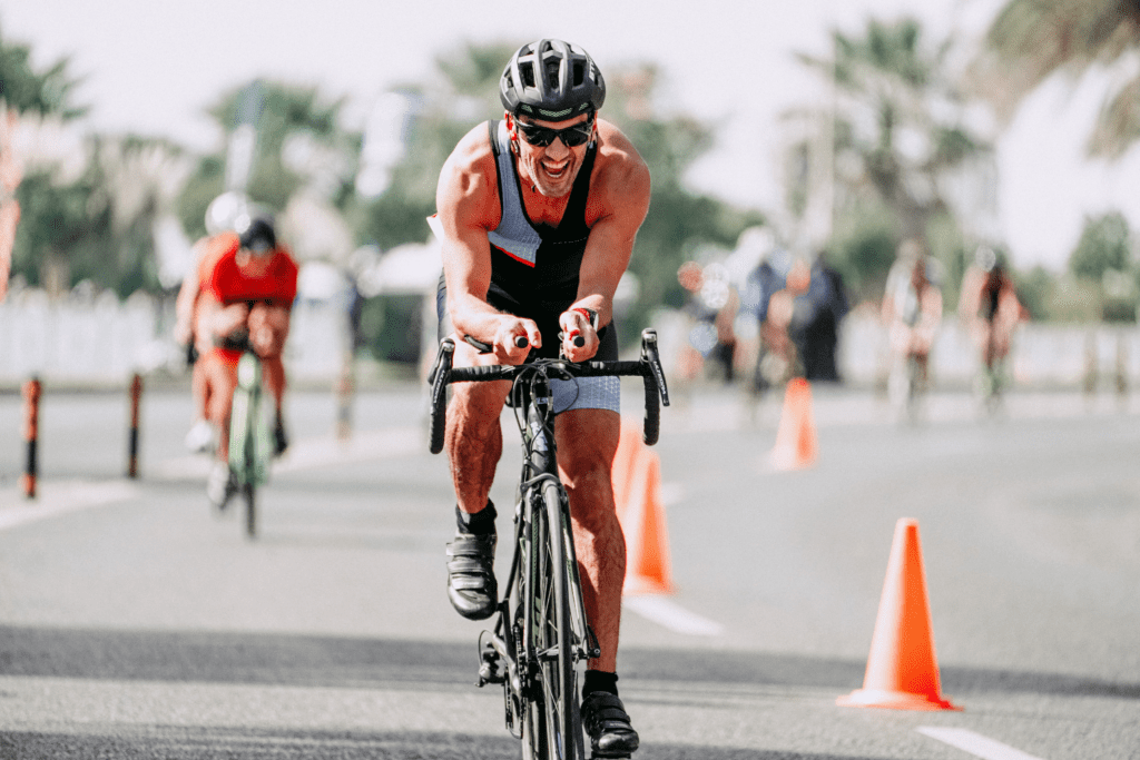 Atleta pedalando. Foto de RUN 4 FFWPU, Pexels.