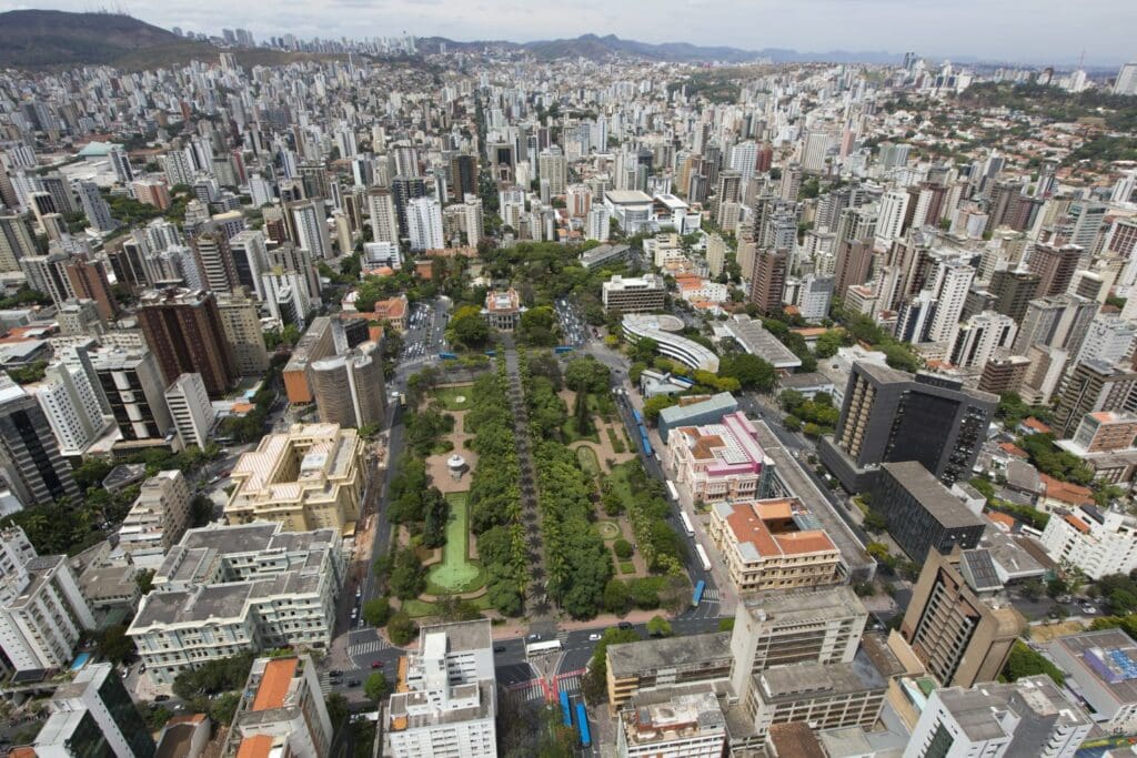 Vista aérea de Belo Horizonte. Créditos: Portal da Copa/ME - Wikimedia Commons