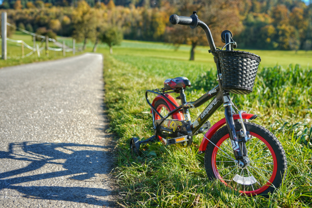 Bicicleta infantil para 3 anos com cestinha - Imagem: Pexels - Hakan Kiymaz