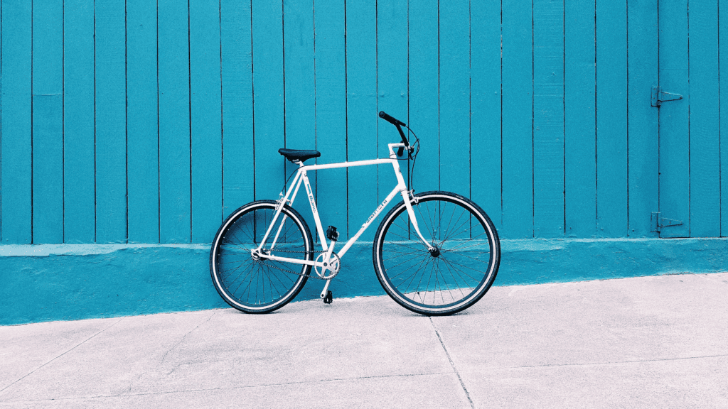 Bicicleta sem marcha. Foto de Carl Nenzen Loven, Unsplash.
