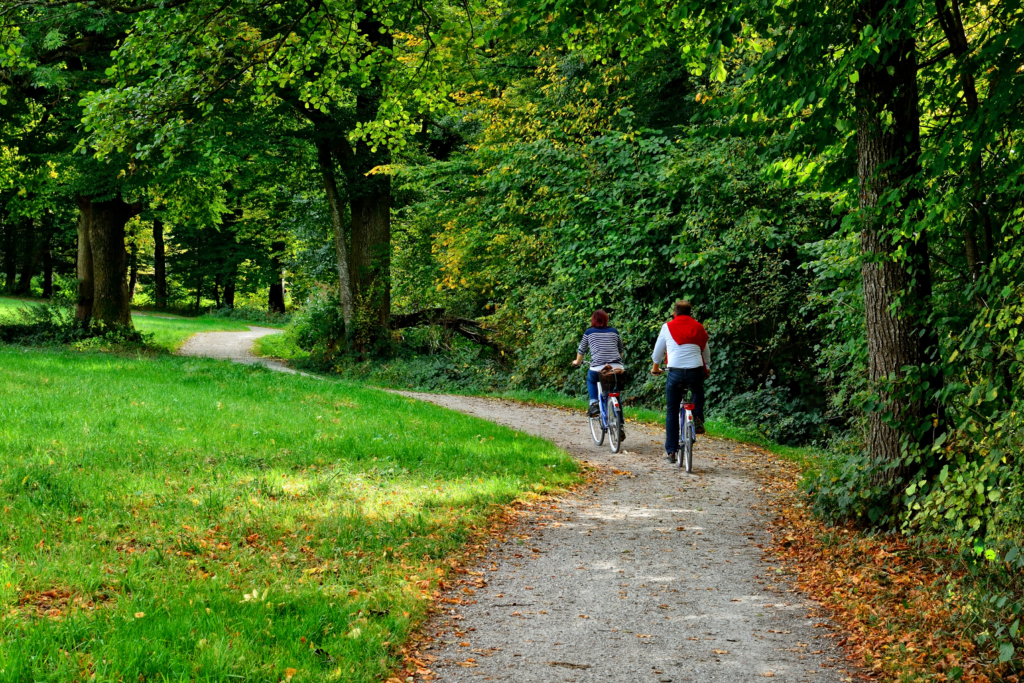 Bicicletas sendo usadas para passeio. Foto de formulário PxHere.