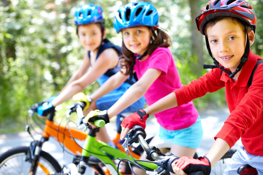 Crianças com bicicleta - Fonte: Pixabay