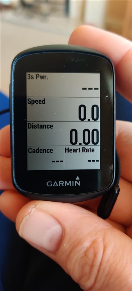 Display com boa visibilidade do Ciclocomputador com GPS Garmin Edge 130 Plus. Imagem retirada do site da Garmin.