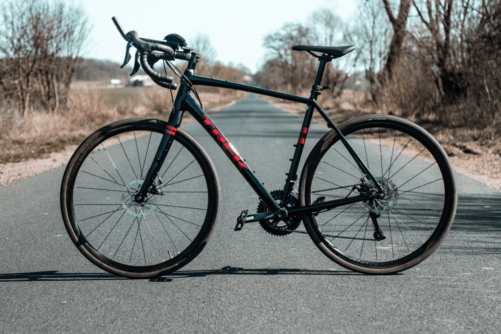 Bicicleta no meio da estrada - Créditos: Pixabay