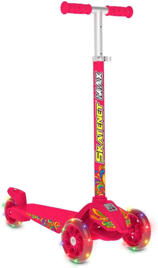 Imagem mostrando o Patinete Skatenet Max Pink Bandeirante, visto de lado. O patinete possui estrutura, manoplas, deck e rodas na cor pink (rosa). As rodas possuem luzes LED coloridas. Imagem: Amazon.